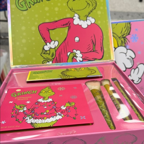 Rare Grinch Pink Party Full Beauty Set! 5PC Makeup Kit w/ Palettes & Brushes. - Picture 4 of 7